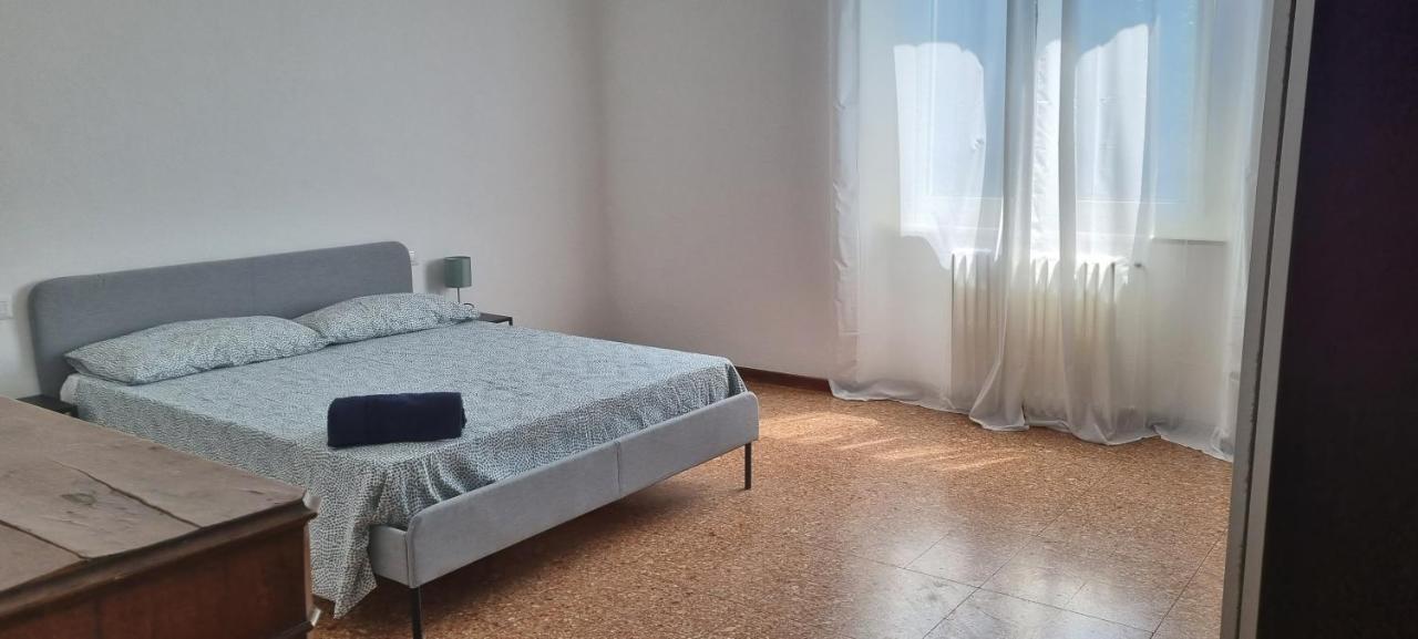 B&B I Due Tigli Travedona Extérieur photo